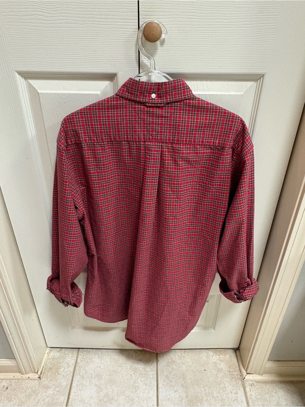 Tommy Hilfiger Men's Red Plaid Button-Down Shirt with Green Accent - Picture 4 of 4